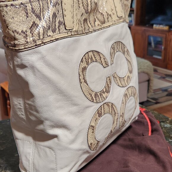 COACH Audrey soft smooth and supple cream leather tote w/snakeskin trim/dustbag - Picture 4 of 15
